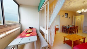 Dining - Le Marais Bleu 50 m from the seafront and beach in Saint-Hilaire-de-Riez (Saint-Hilaire-de-Riez)