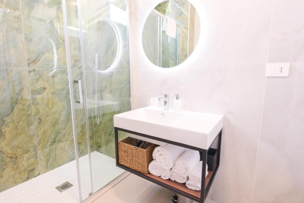 Dusche, Haartrockner, Bidet, Handtücher