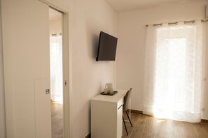 Interior - Hello Claudia Guest House - Room Tabacco Center of Rome Metro B (Roma)