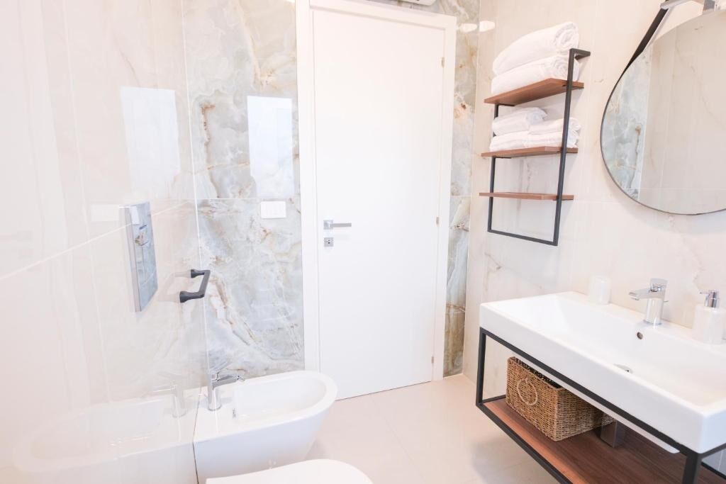 Dusche, Haartrockner, Bidet, Handtücher