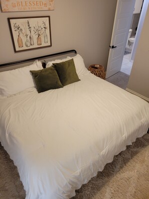 3 bedrooms, iron/ironing board, WiFi, bed sheets