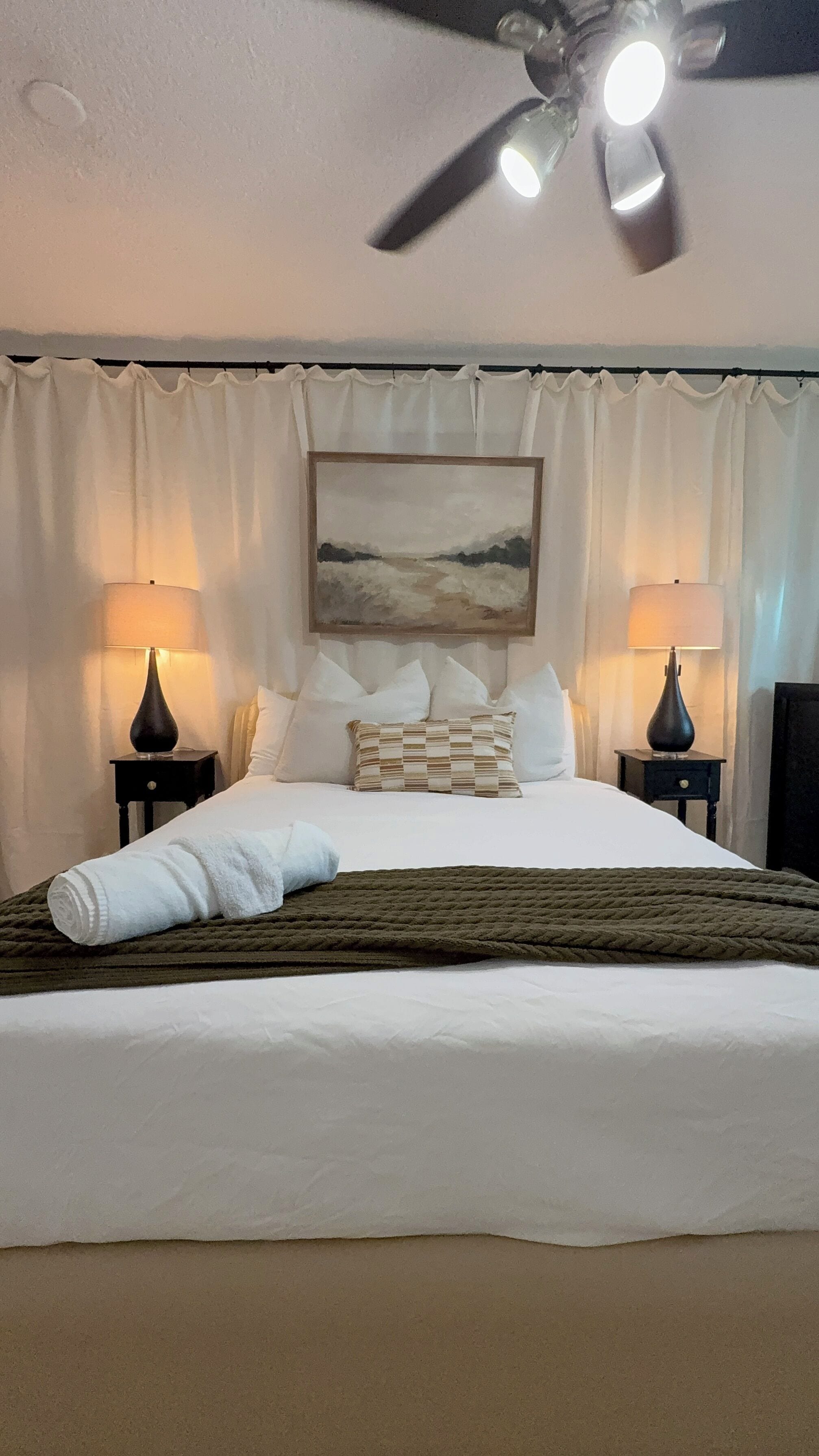 3 chambres, coffres-forts dans les chambres, fer et planche à repasser