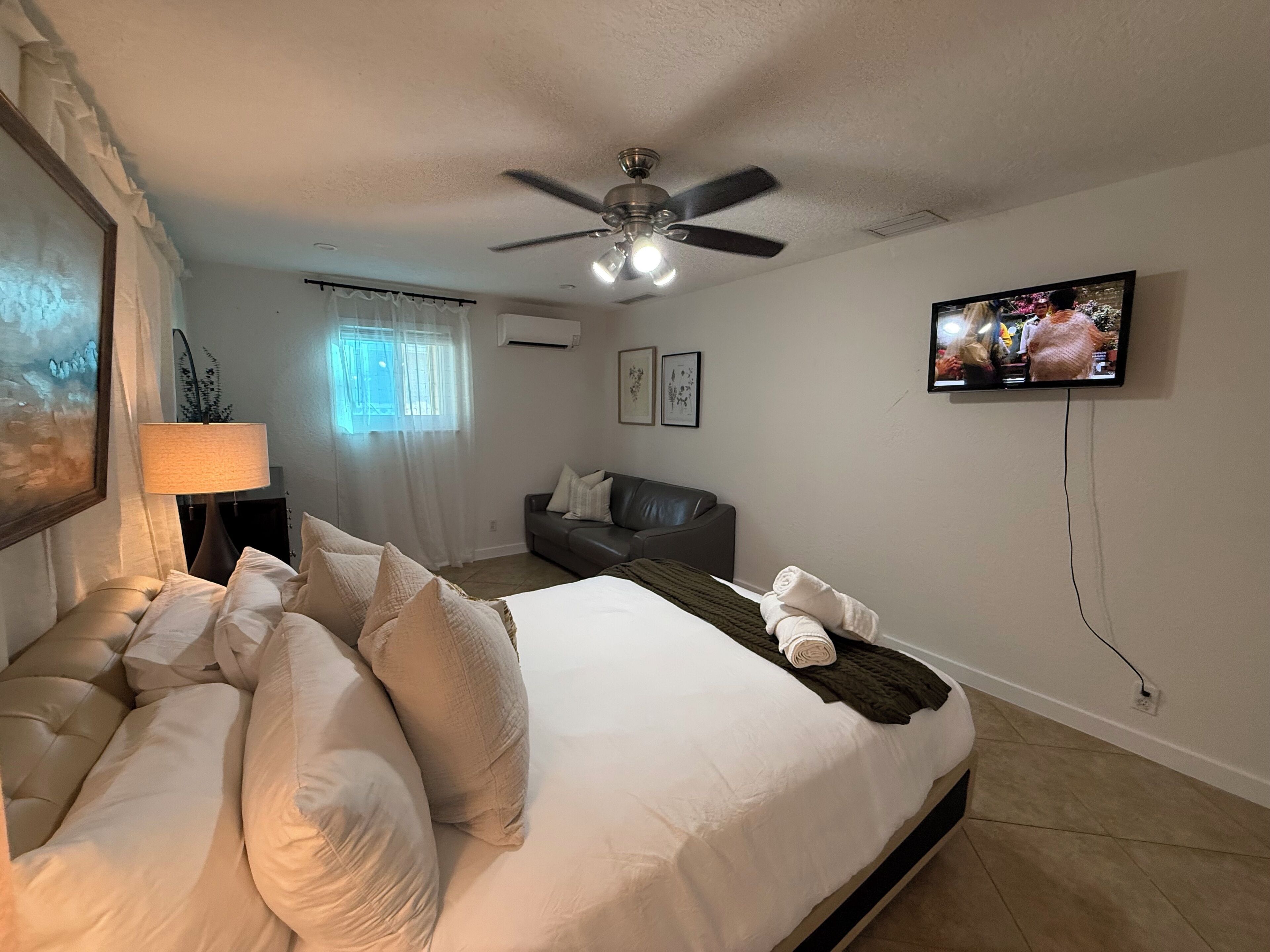 3 室のベッドルーム、セーフティボックス (室内)、アイロン / アイロン台、WiFi (無料)