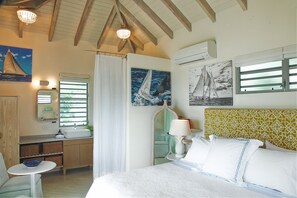 1 bedroom, WiFi, bed sheets - SKY.   Beach Beach Beach Wake up to ocean views. Walk to the beach in 3 minutes! (St Pauls)