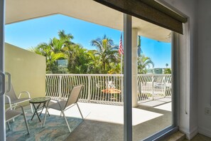 Terrace/patio - Sunsets & Coastal Vibes | Treasure Island Stay (Treasure Island)