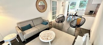 Beautiful 2-bedroom apartment with terrace, 2 en-suite bathrooms & parking