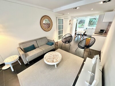 Beautiful 2-bedroom apartment with terrace, 2 en-suite bathrooms & parking