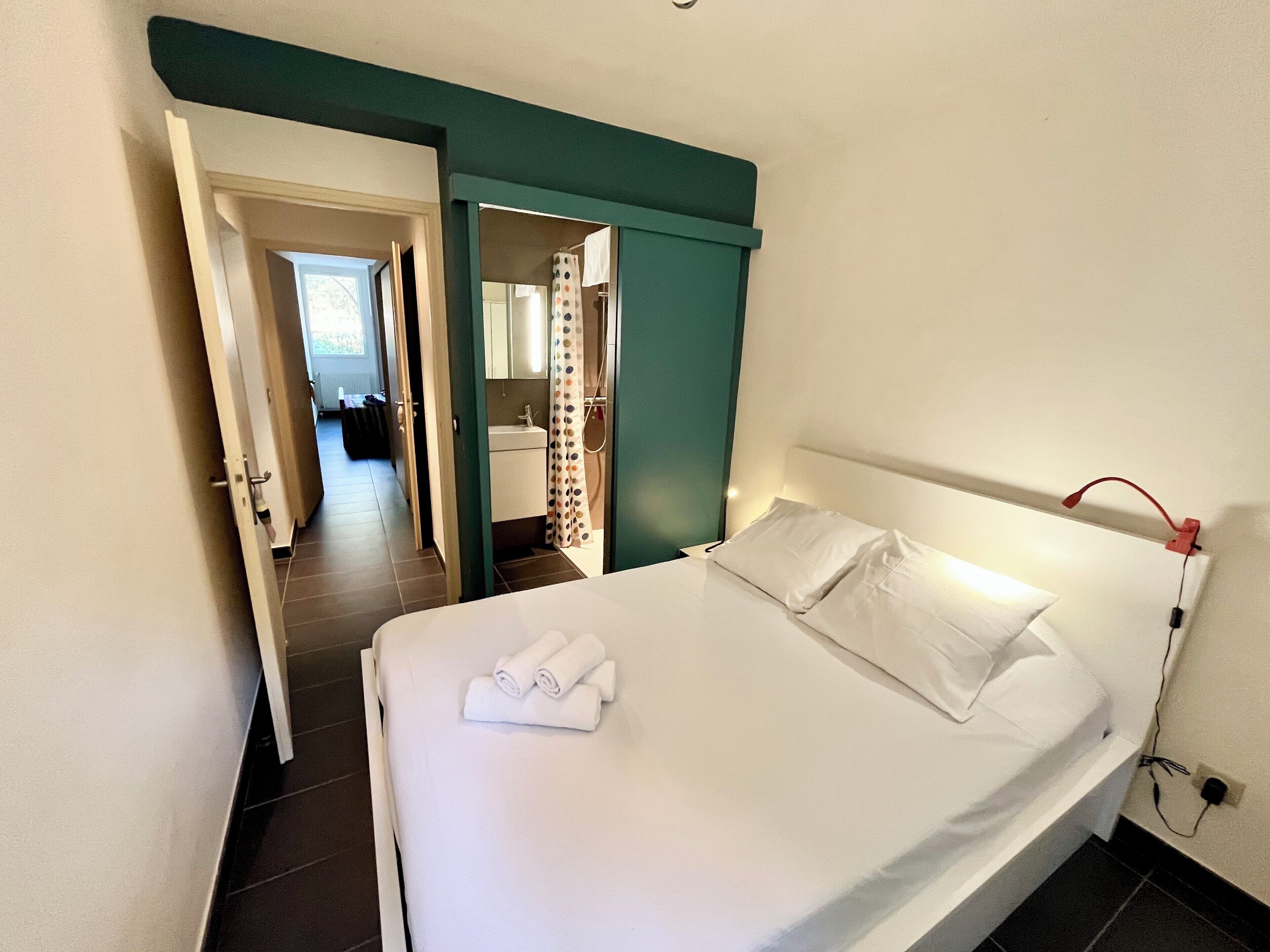 2 chambres, fer et planche à repasser, Wi-Fi, draps fournis