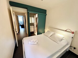 2 bedrooms, iron/ironing board, WiFi, bed sheets