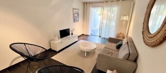 Beautiful 2-bedroom apartment with terrace, 2 en-suite bathrooms & parking