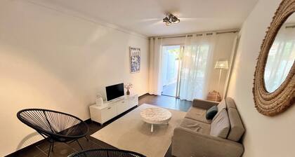 Beautiful 2-bedroom apartment with terrace, 2 en-suite bathrooms & parking