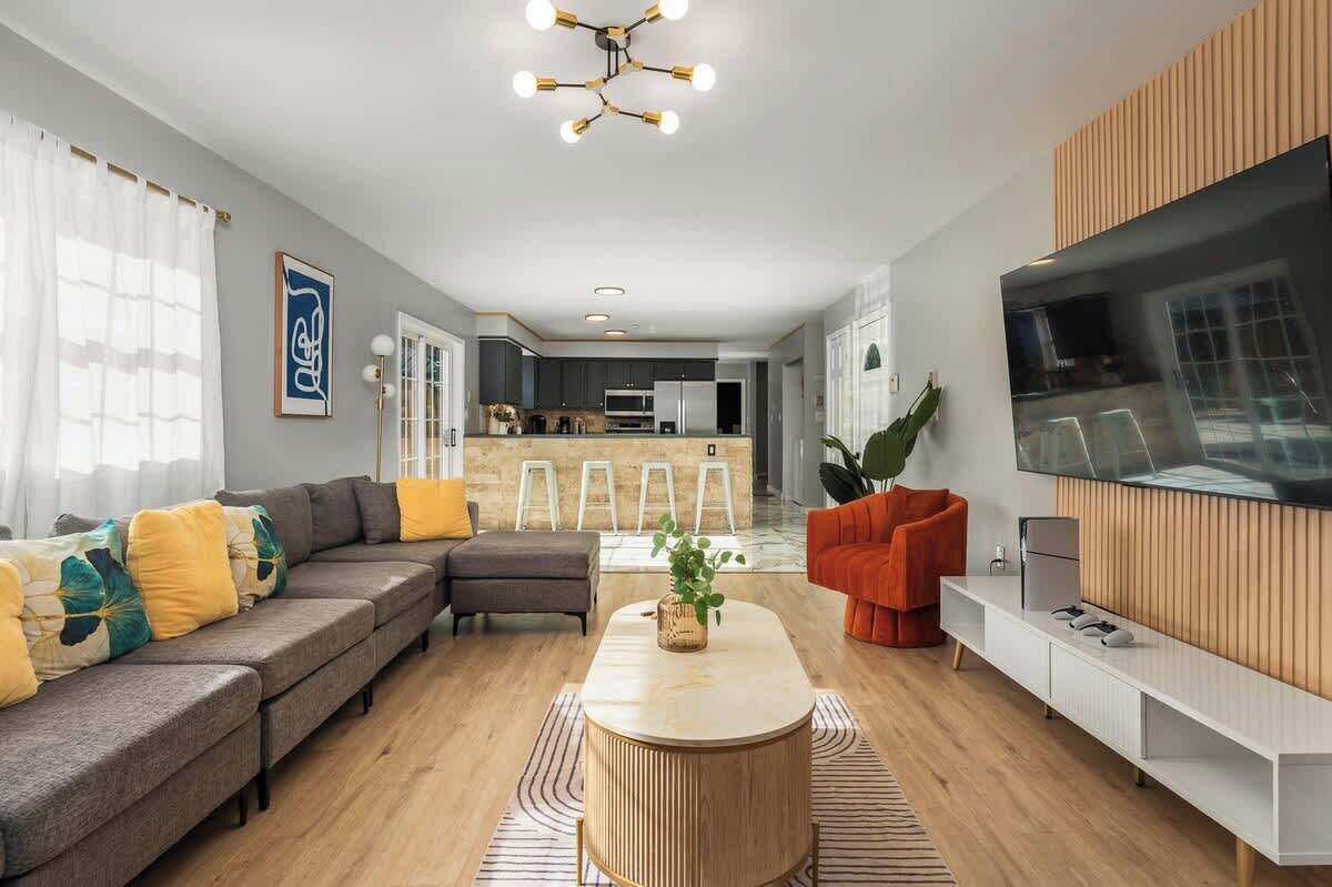 Télévision, jeux vidéo, espaces bureaux