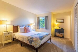 Desk, iron/ironing board, WiFi, bed sheets - Ski View Summit • Pool, Hot Tub & Smoky Mtn Views (Gatlinburg)