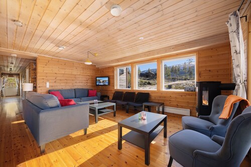 Lakehouse | 14p | With Sauna & By the Water