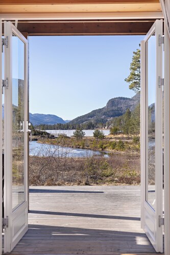 Lakehouse | 14p | With Sauna & By the Water