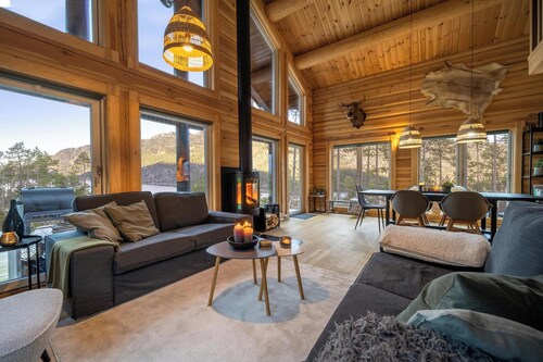 Moose Lodge | 6p | With Sauna & Water View