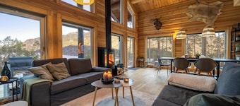 Moose Lodge 6p - Three Bedroom Chalet, Sleeps 6