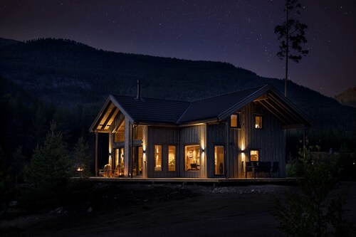 Saga Hytte | 6p | With Sauna, Hot Tub & Water View