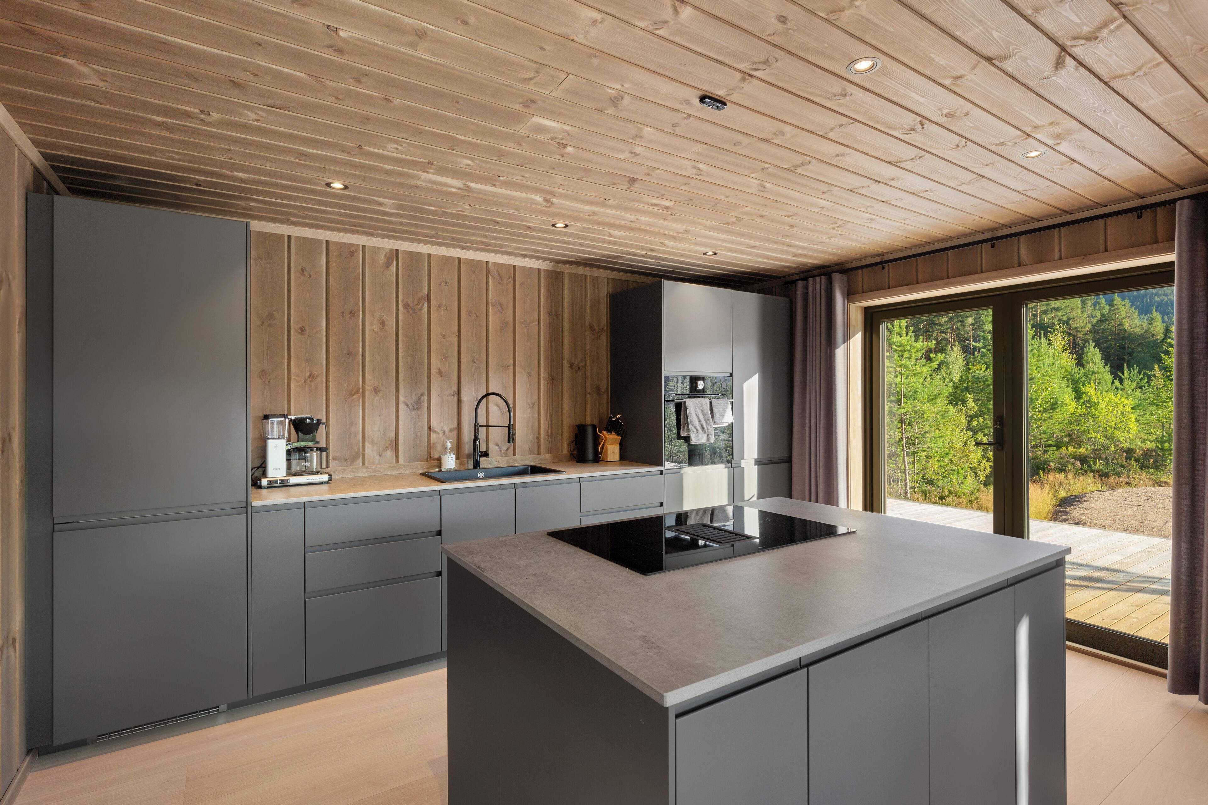 Fridge, microwave, dishwasher, coffee/tea maker