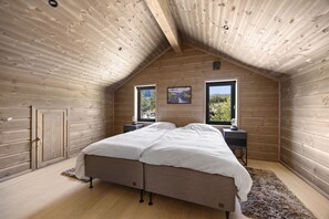 4 bedrooms, internet, bed sheets