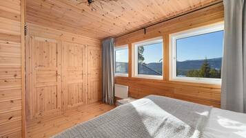 4 bedrooms, Internet, bed sheets