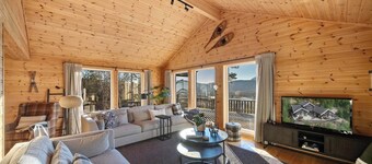 Verhøf Hytte 9p - Four Bedroom Chalet, Sleeps 9