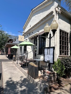 Exterior - The Gold Rush Getaway - 10 min stroll to Murphys Main St (Murphys)