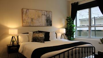 1 slaapkamer, een bureau, een strijkplank/strijkijzer, gratis wifi