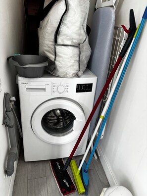 Interior - An Erminig (Mauron)