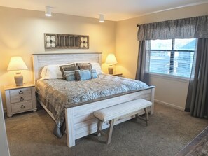 Iron/ironing board, travel cot, free WiFi, bed sheets - Pierce's Paradise Pointe~Pet Friendly~Pointe Royale Resort~3 Pools/Hottub (Branson)