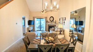 Dining - Pierce's Paradise Pointe~Pet Friendly~Pointe Royale Resort~3 Pools/Hottub (Branson)