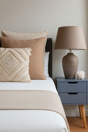 2 bedrooms, desk, iron/ironing board, free WiFi - Luxury Studios | E8 4DN | Balcony (London)