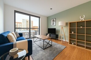 Smart TV - Luxury Studios | E8 4DN | Balcony (London)