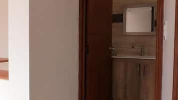 Standard Double or Twin Room, Patio, Courtyard View | Bilik Mandi