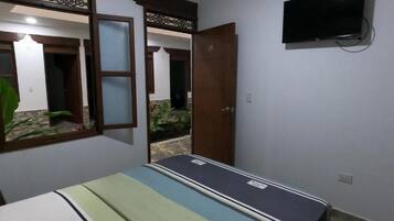 Chambre avec lits jumeaux, patio, vue cour intérieure