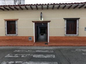 Unclassified image, 4 of 10, button - HOTEL COLONIAL A 100 MTS DE LA BASILICA (Guadalajara de Buga)