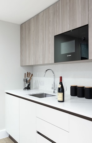 Fridge, microwave, oven, stovetop - Studio near Oxford Street (London)