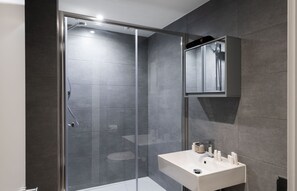 Shower, hair dryer, towels - Studio near Oxford Street (London)