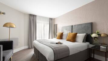 3 chambres, bureau, fer et planche Ă repasser, lit parapluie