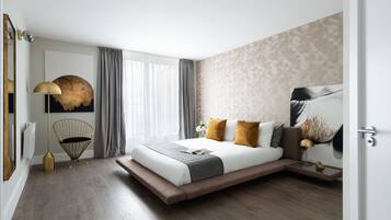 3 chambres, bureau, fer et planche Ă repasser, lit parapluie