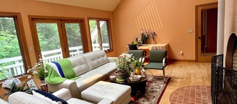 Peaceful Modern B&B with Comfort & Charm