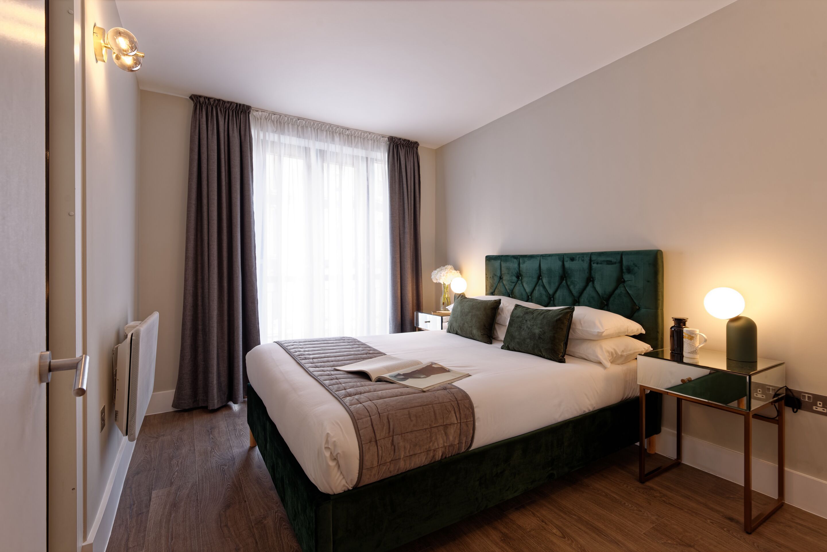 3 bedrooms, desk, iron/ironing board, travel crib