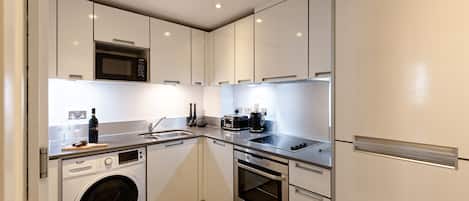 Coffee/tea maker, fridge, microwave, oven