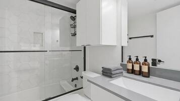 Shower, hair dryer, towels