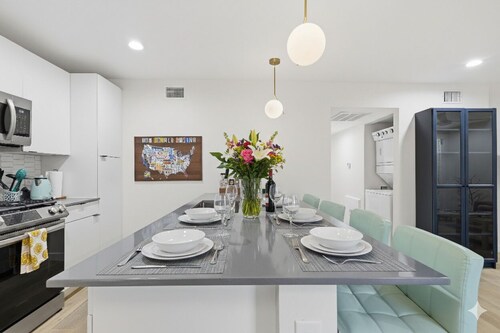 Walk to UT & Moody Center | Renovated 2BR with 2 Private Baths | Free Parking❤️