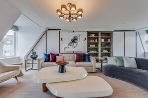 TV - Three-Bedroom Duplex Penthouse (London)