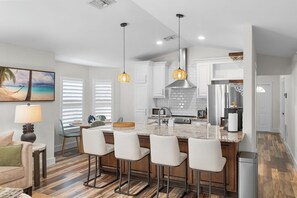 Mikrowelle, Ofen, Herdplatte, Geschirrspüler