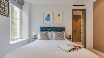 2 bedrooms, desk, iron/ironing board, travel cot