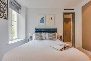 2 Schlafzimmer, Schreibtisch, Bügeleisen/Bügelbrett, Reisekinderbett