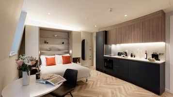 1 chambre, bureau, fer et planche Ă repasser, lit parapluie